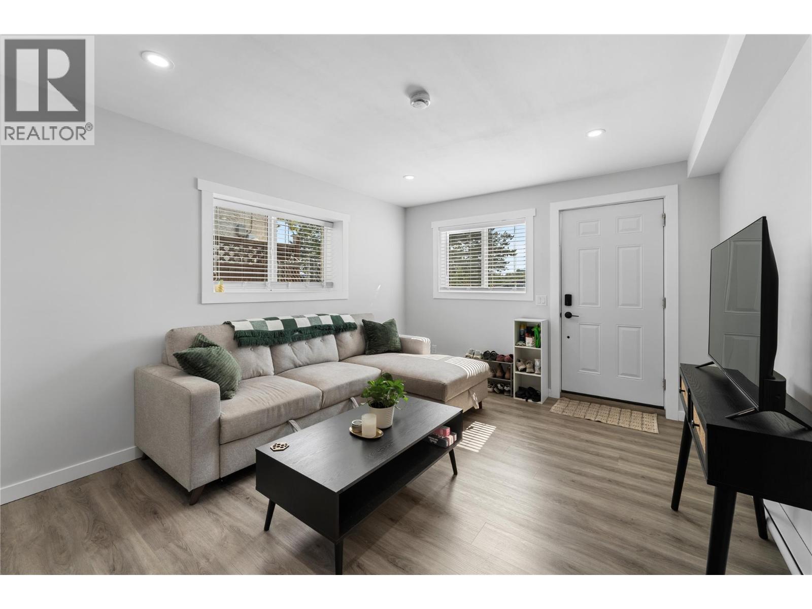  950 Raymer Avenue, Kelowna