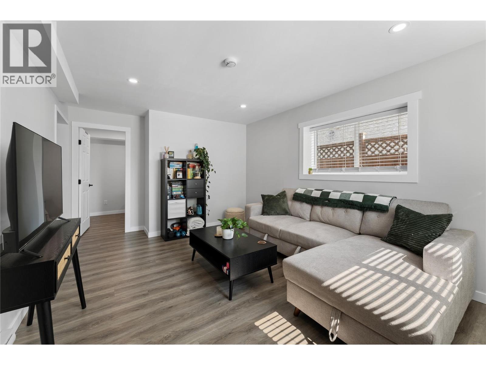  950 Raymer Avenue, Kelowna