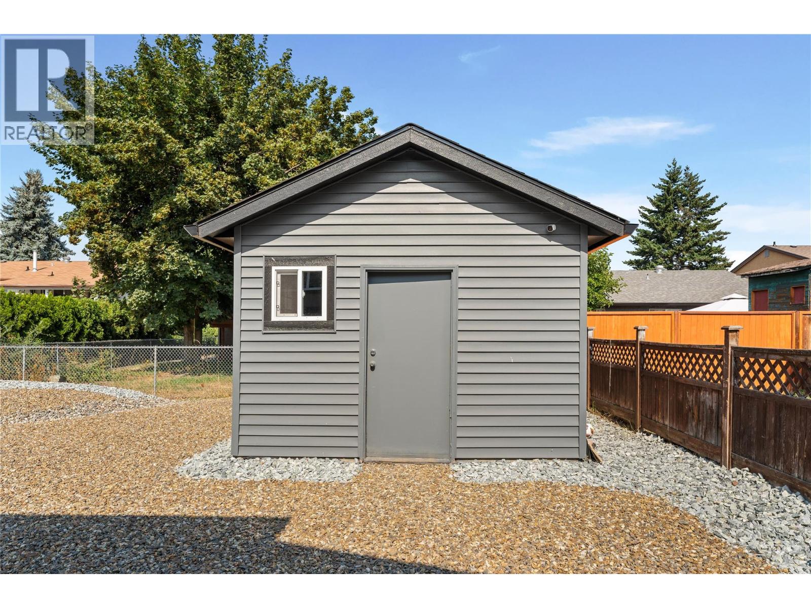  950 Raymer Avenue, Kelowna