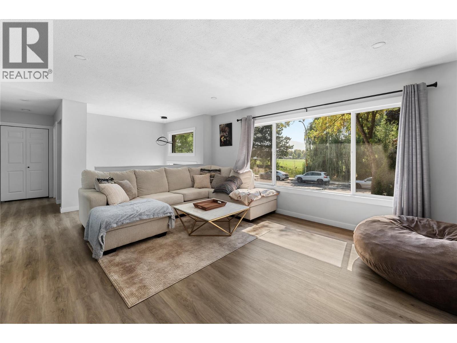  950 Raymer Avenue, Kelowna