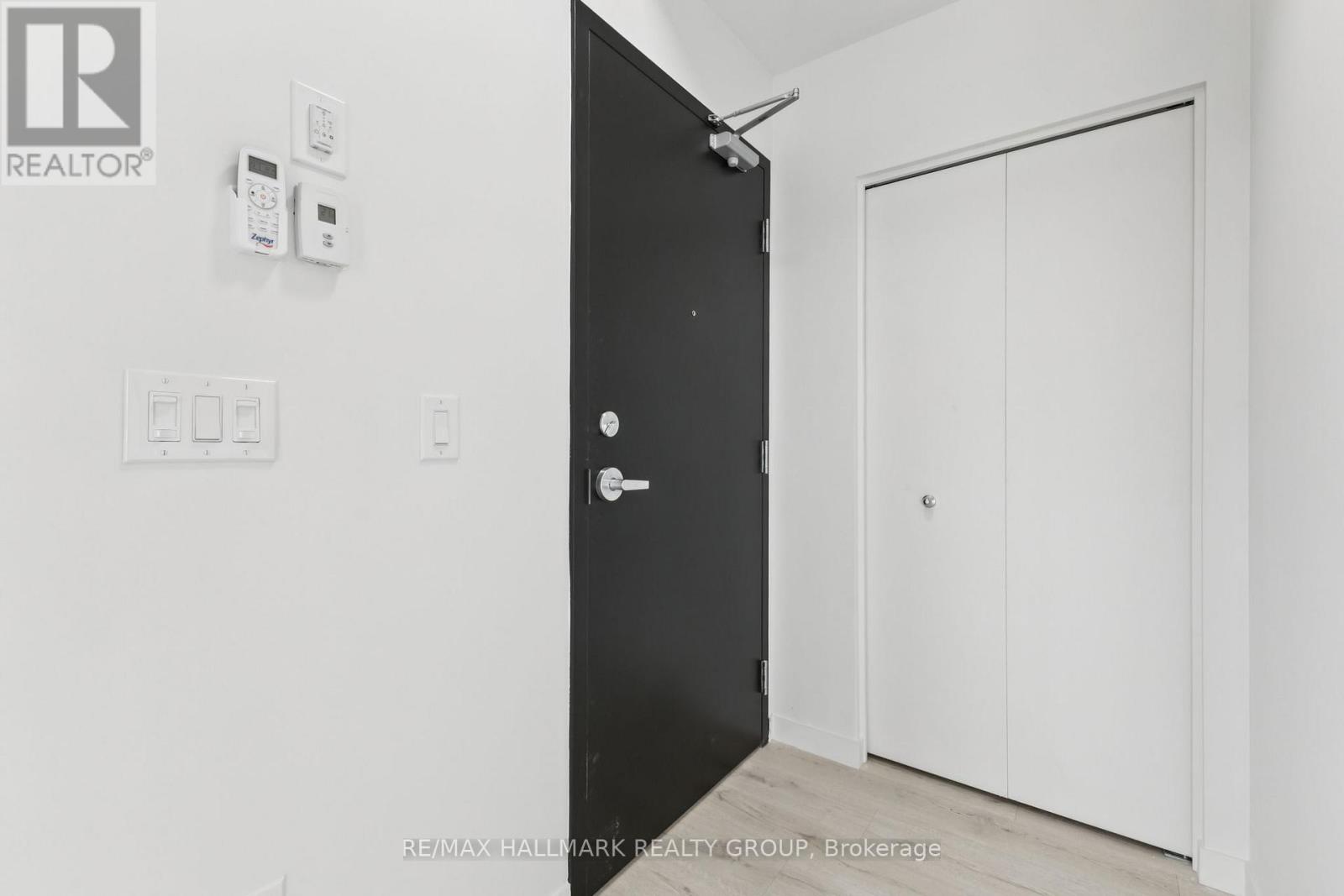 Entrance hall (2 bedrooms unit)