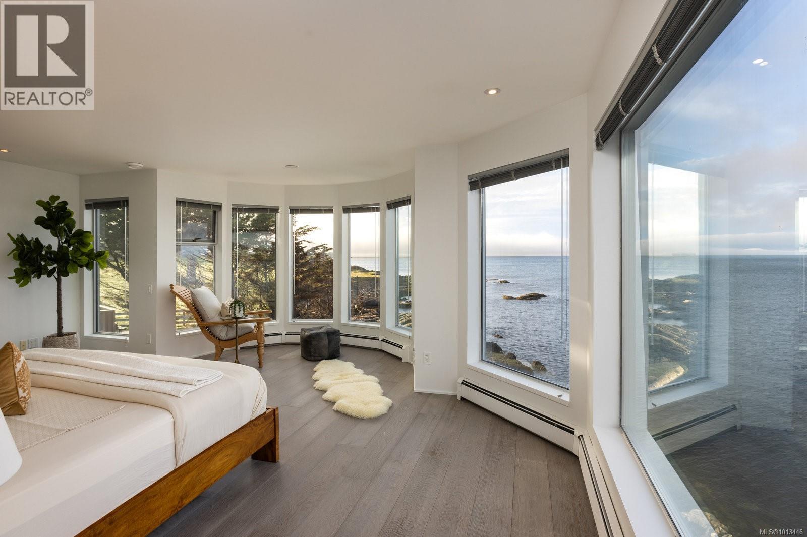  2179 Crescent Road, Oak Bay