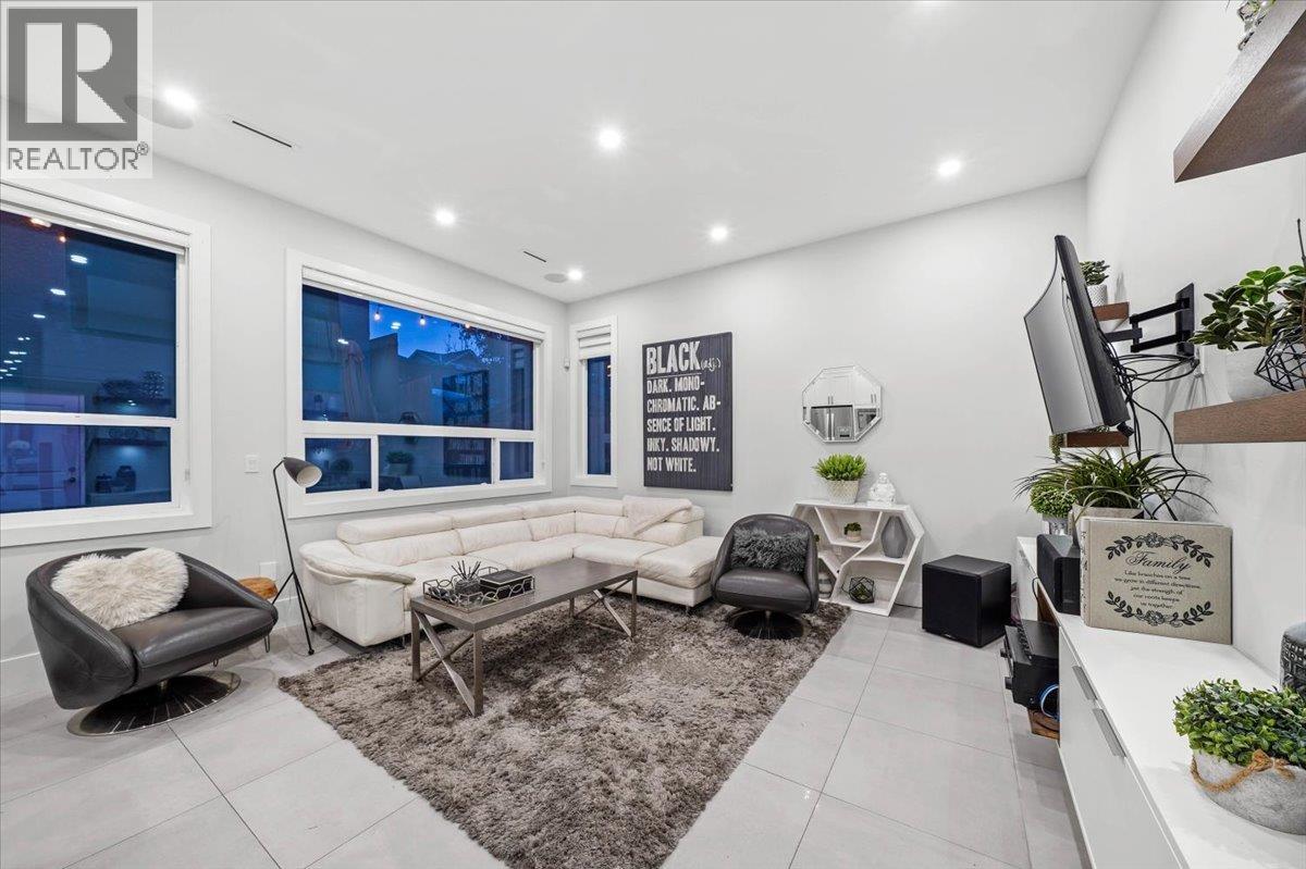 1041 STEWART AVENUE, Coquitlam