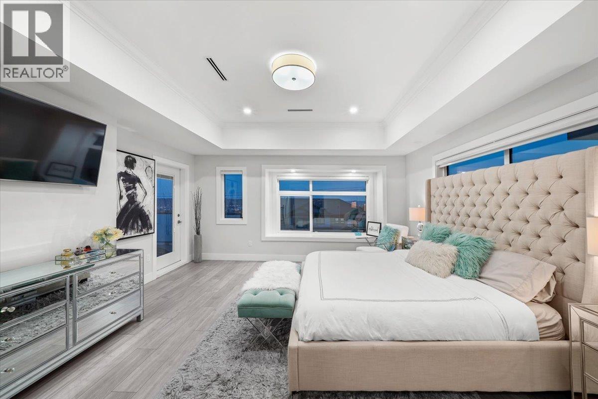 1041 STEWART AVENUE, Coquitlam