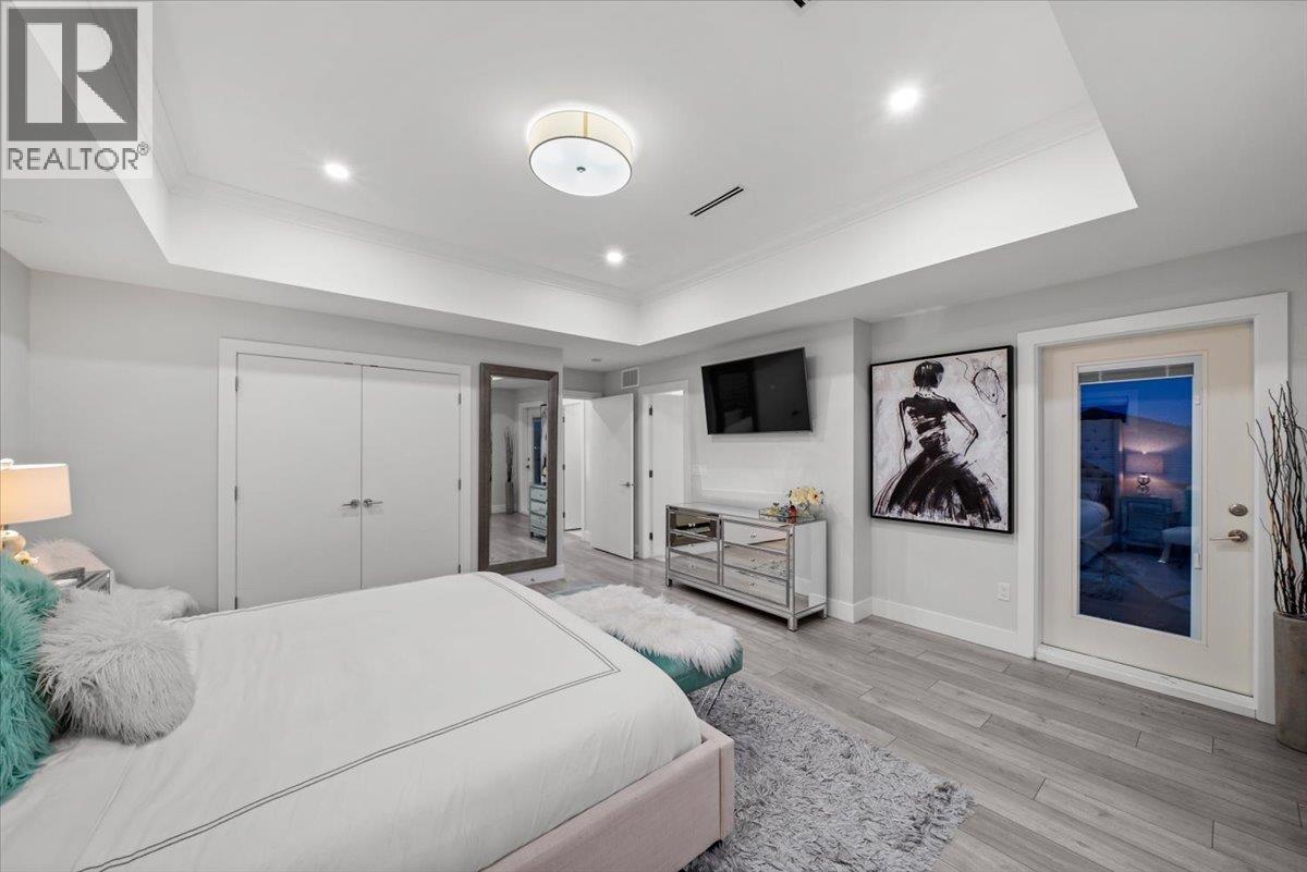 1041 STEWART AVENUE, Coquitlam