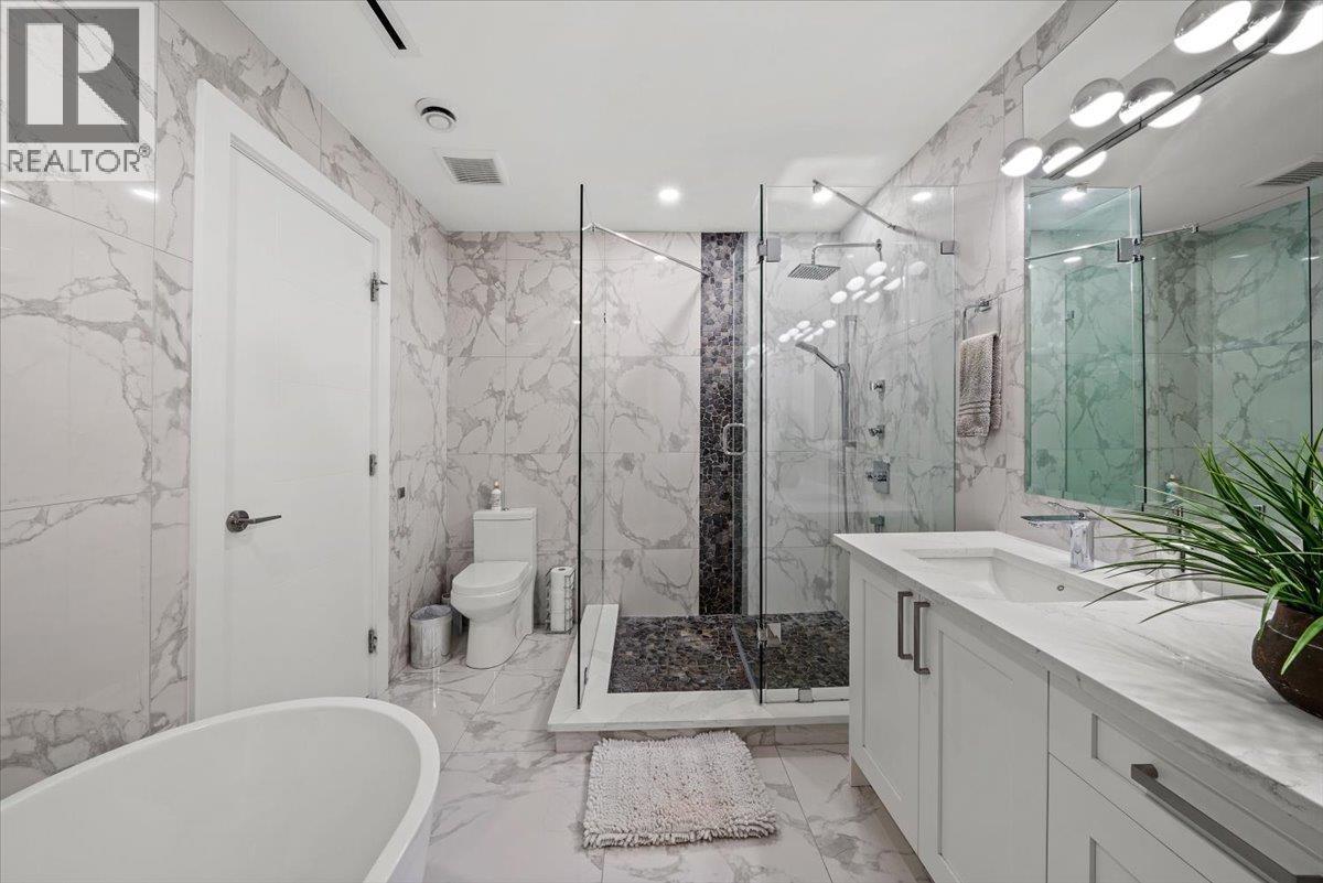 1041 STEWART AVENUE, Coquitlam