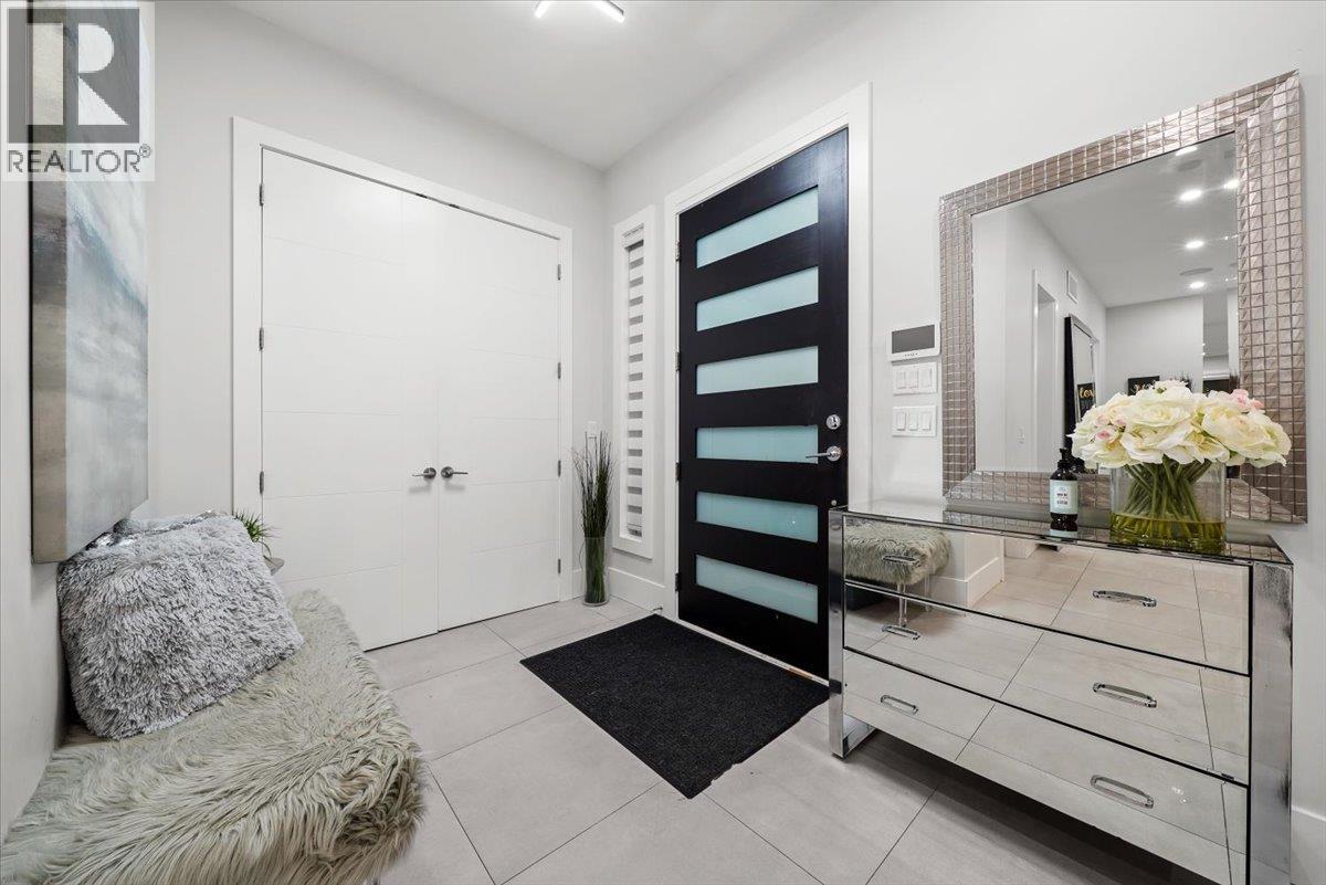 1041 STEWART AVENUE, Coquitlam