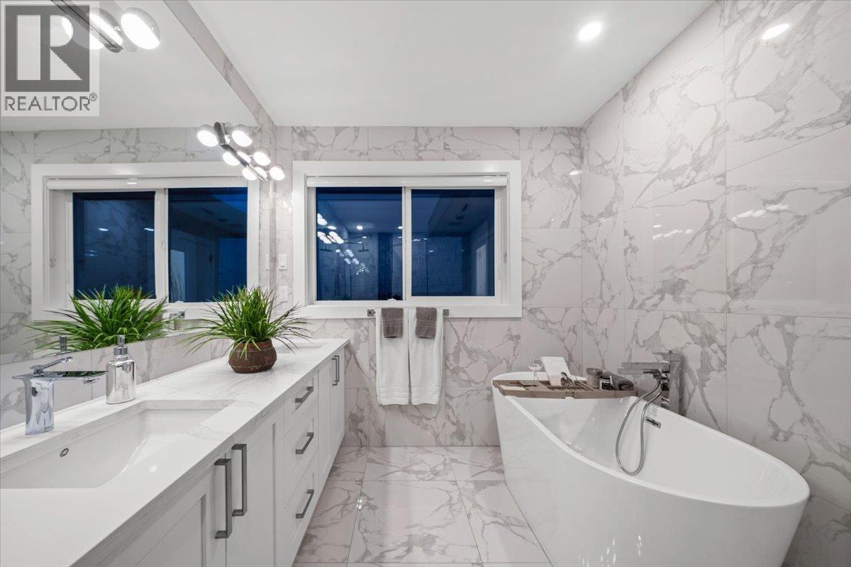 1041 STEWART AVENUE, Coquitlam