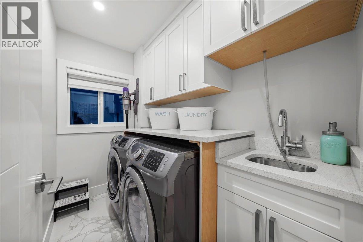 1041 STEWART AVENUE, Coquitlam