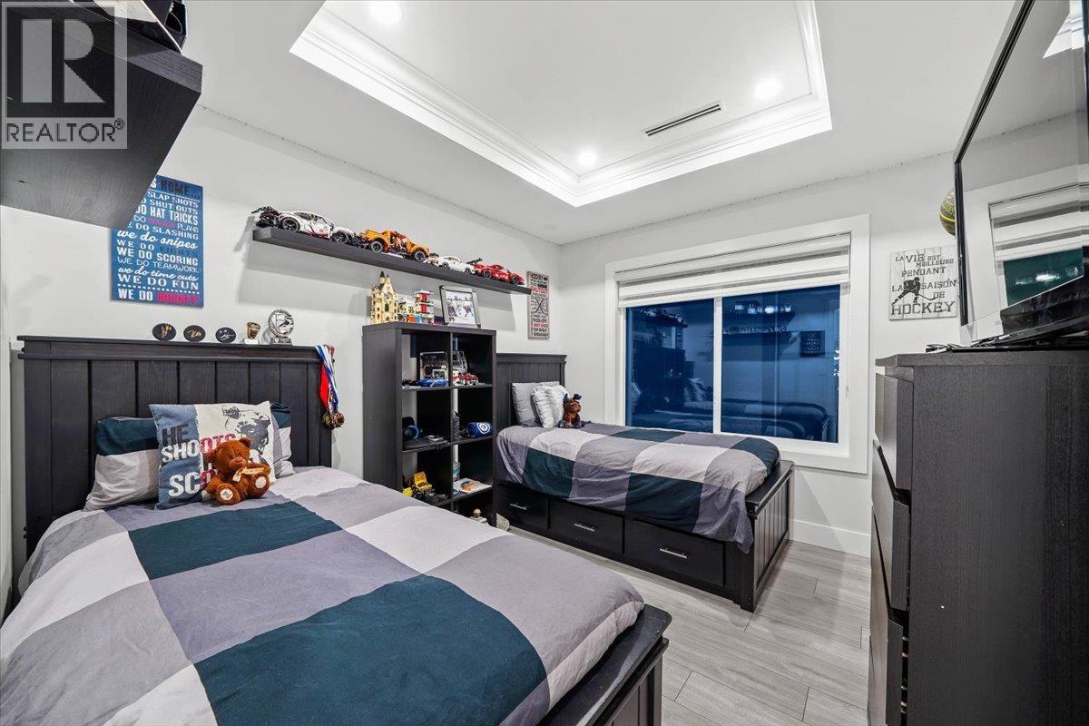 1041 STEWART AVENUE, Coquitlam