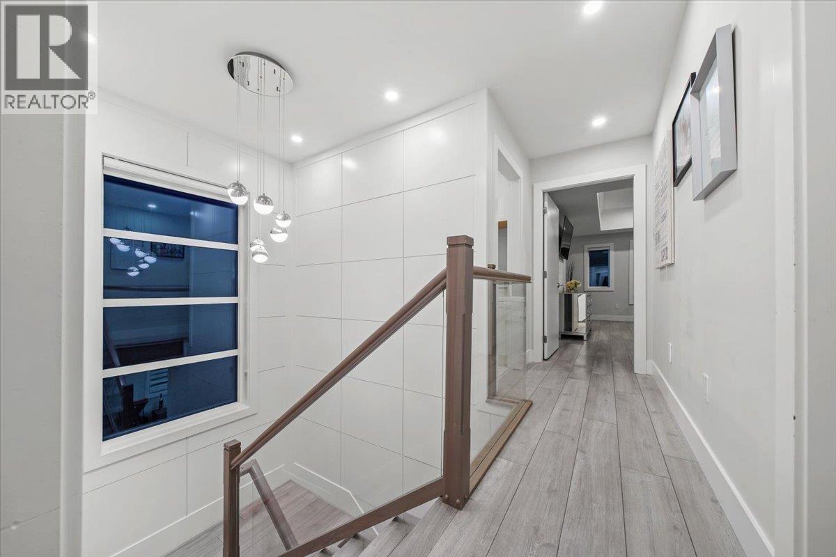 1041 STEWART AVENUE, Coquitlam