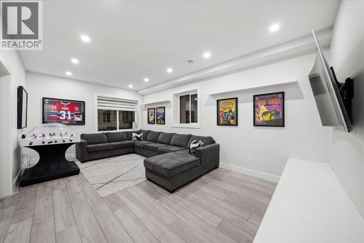 1041 STEWART AVENUE, Coquitlam