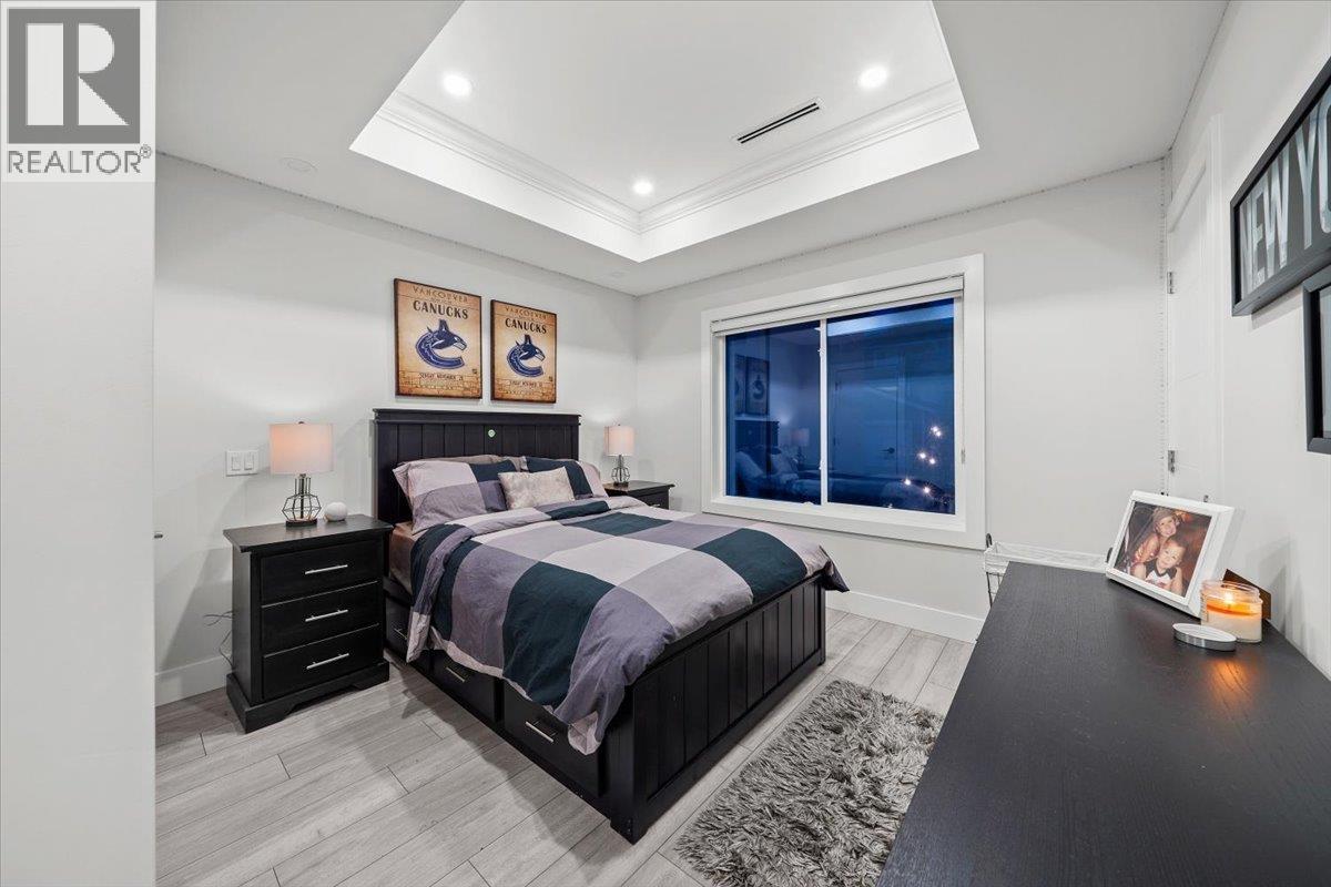 1041 STEWART AVENUE, Coquitlam