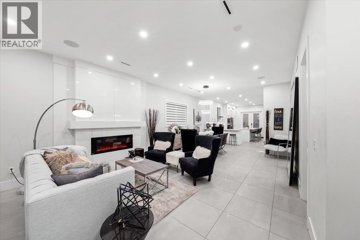 1041 STEWART AVENUE, Coquitlam