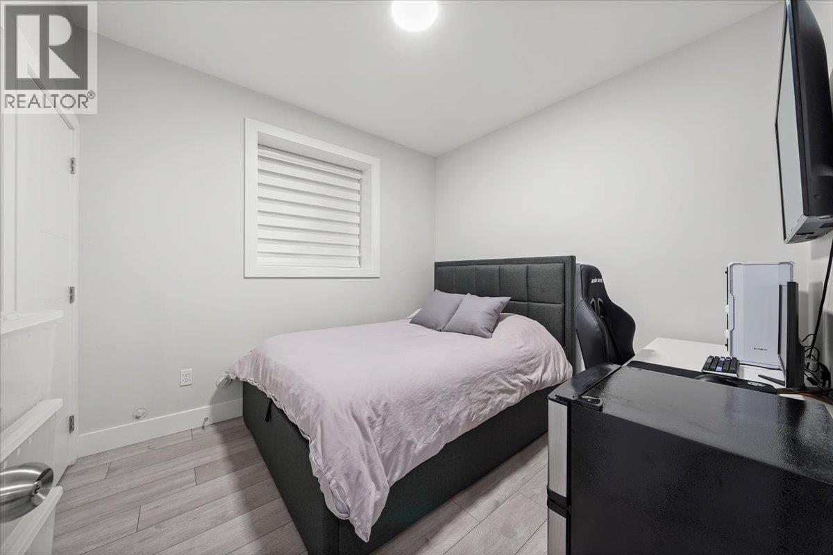 1041 STEWART AVENUE, Coquitlam