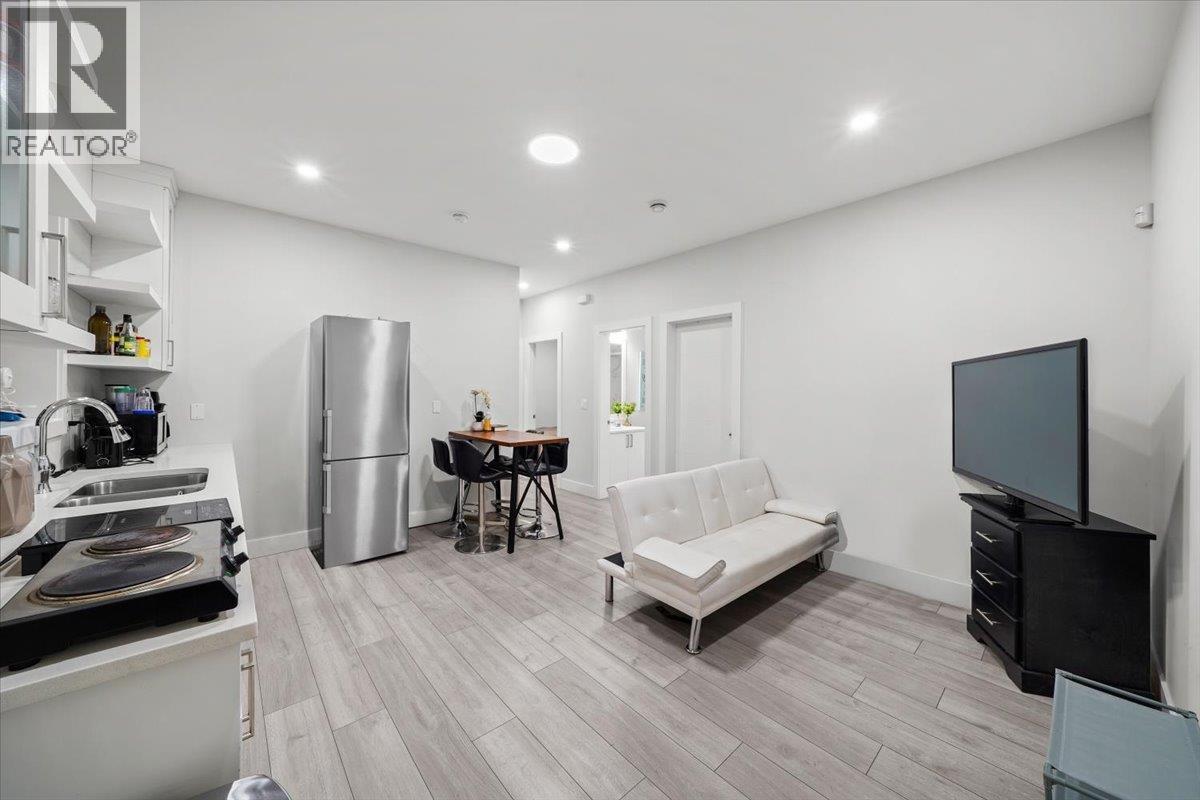 1041 STEWART AVENUE, Coquitlam