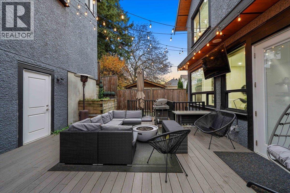 1041 STEWART AVENUE, Coquitlam