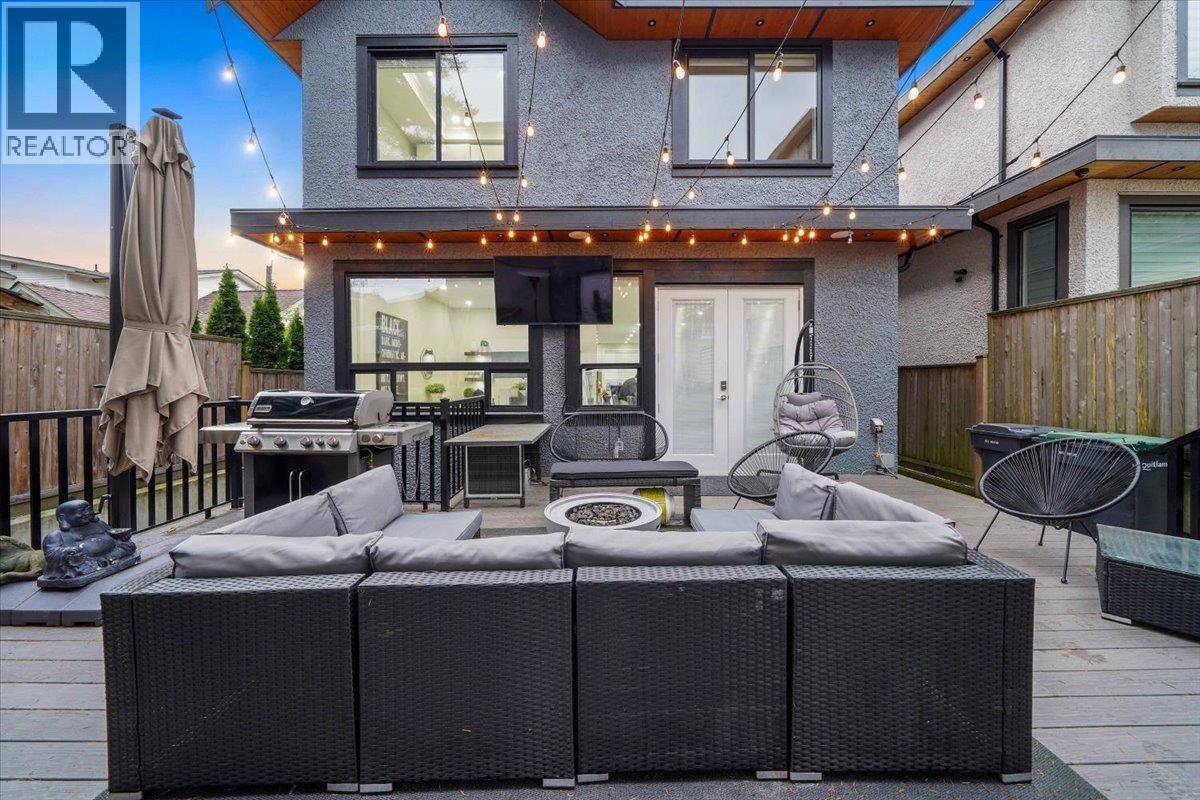 1041 STEWART AVENUE, Coquitlam