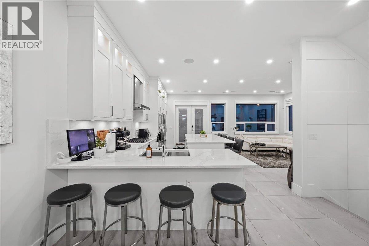 1041 STEWART AVENUE, Coquitlam