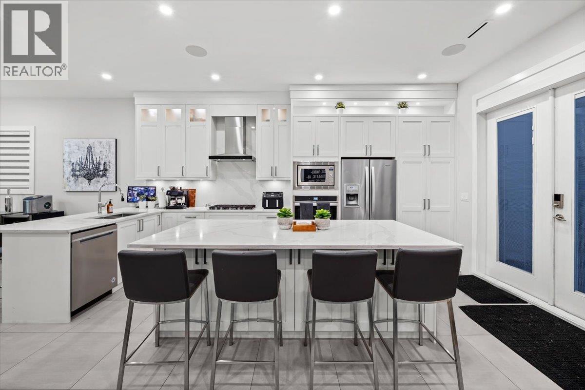 1041 STEWART AVENUE, Coquitlam