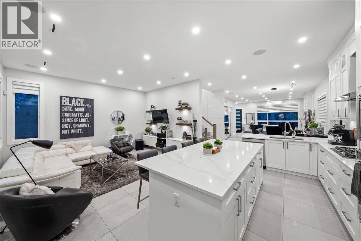 1041 STEWART AVENUE, Coquitlam