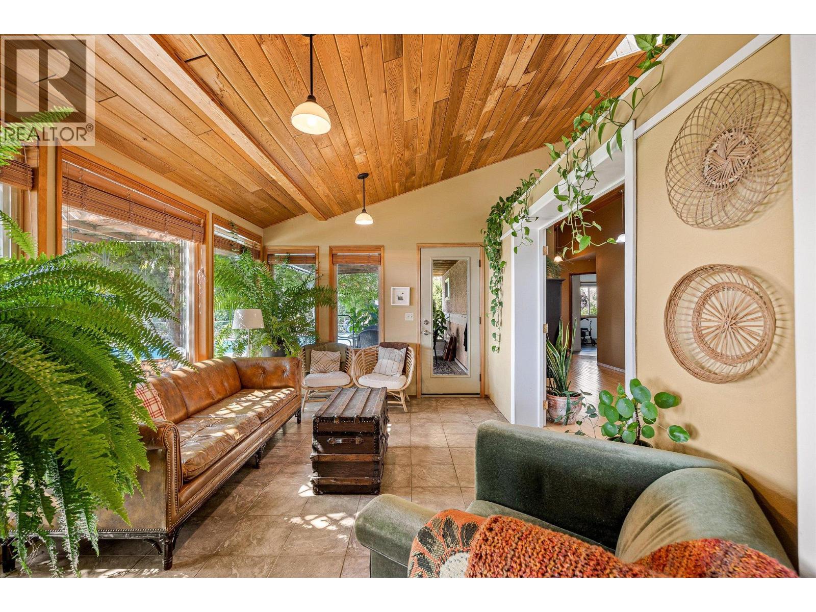  12349 Lake Hill Drive, Lake Country