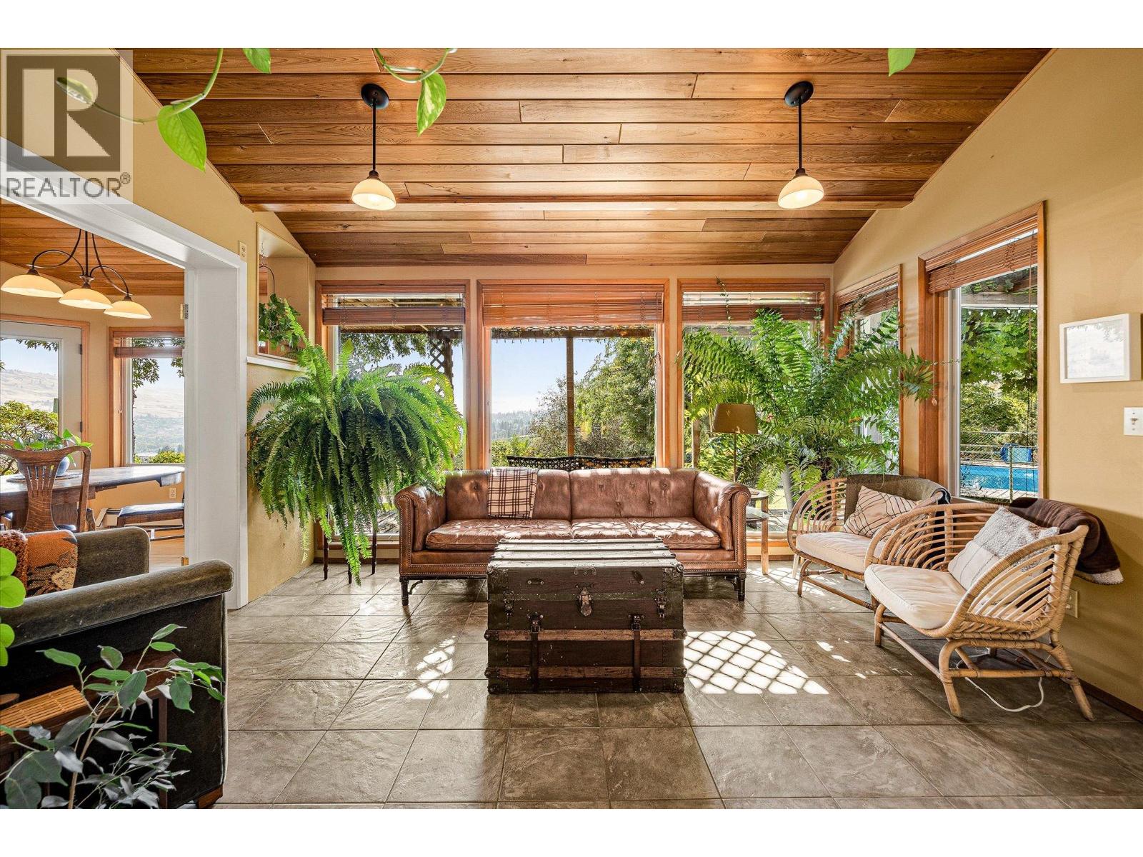  12349 Lake Hill Drive, Lake Country