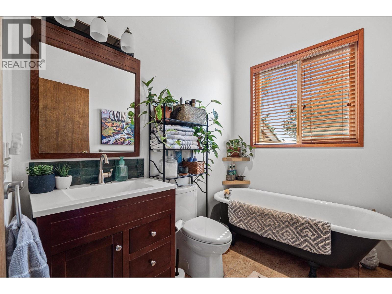  12349 Lake Hill Drive, Lake Country