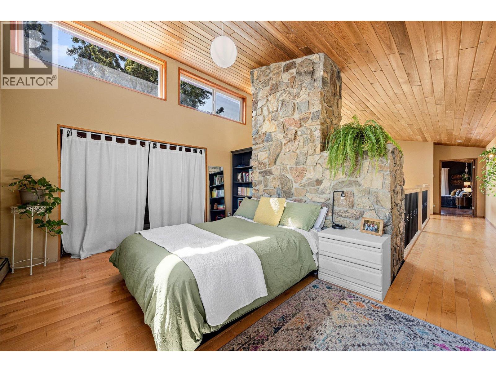  12349 Lake Hill Drive, Lake Country