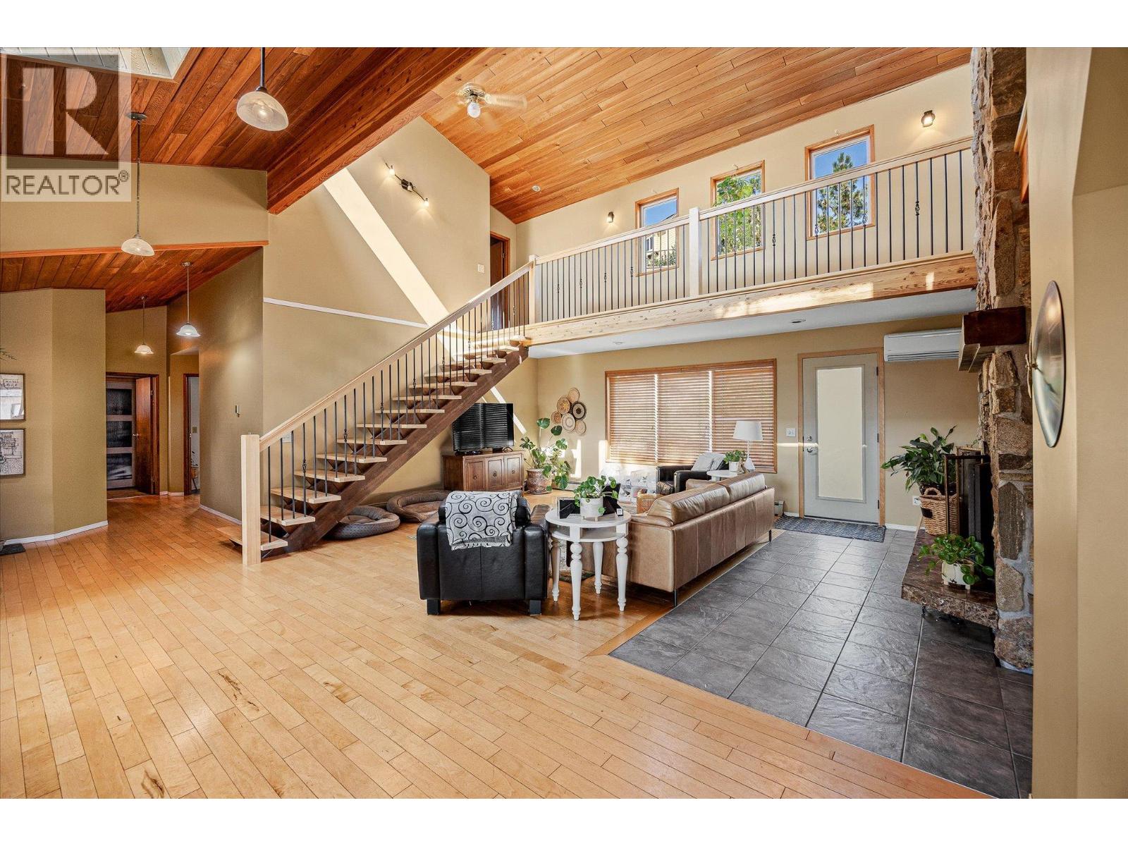  12349 Lake Hill Drive, Lake Country