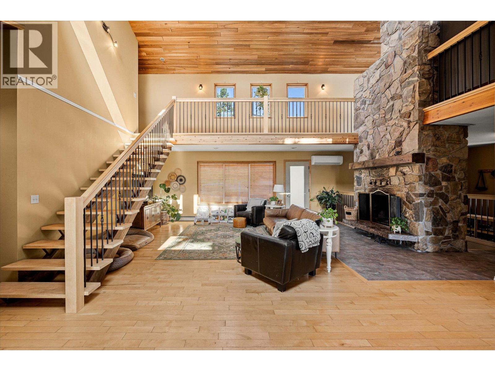  12349 Lake Hill Drive, Lake Country