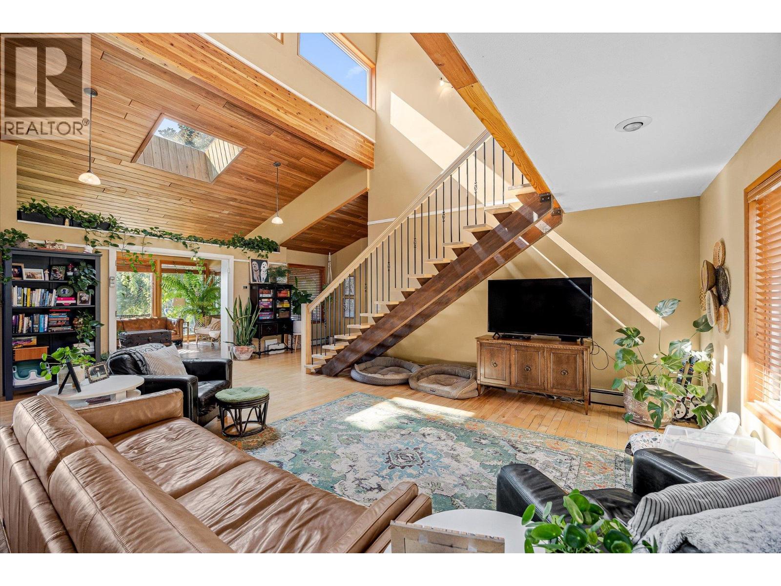  12349 Lake Hill Drive, Lake Country