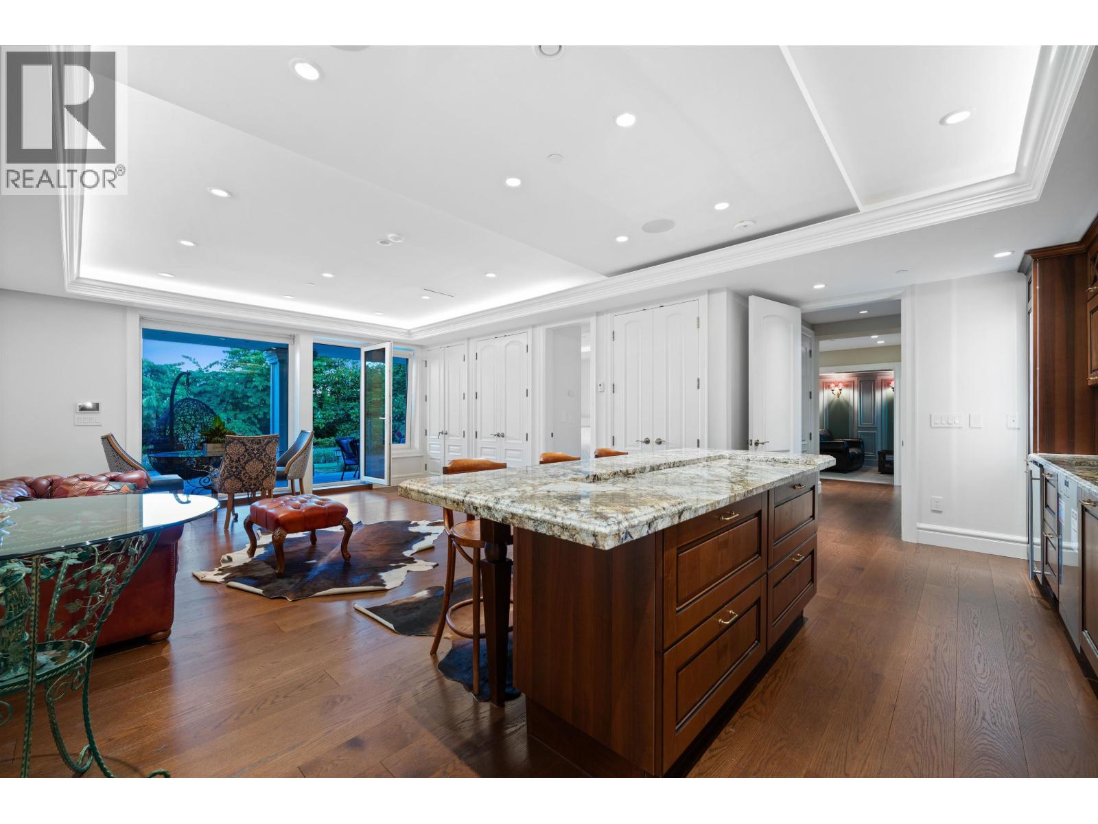 2540 MATHERS AVENUE, West Vancouver