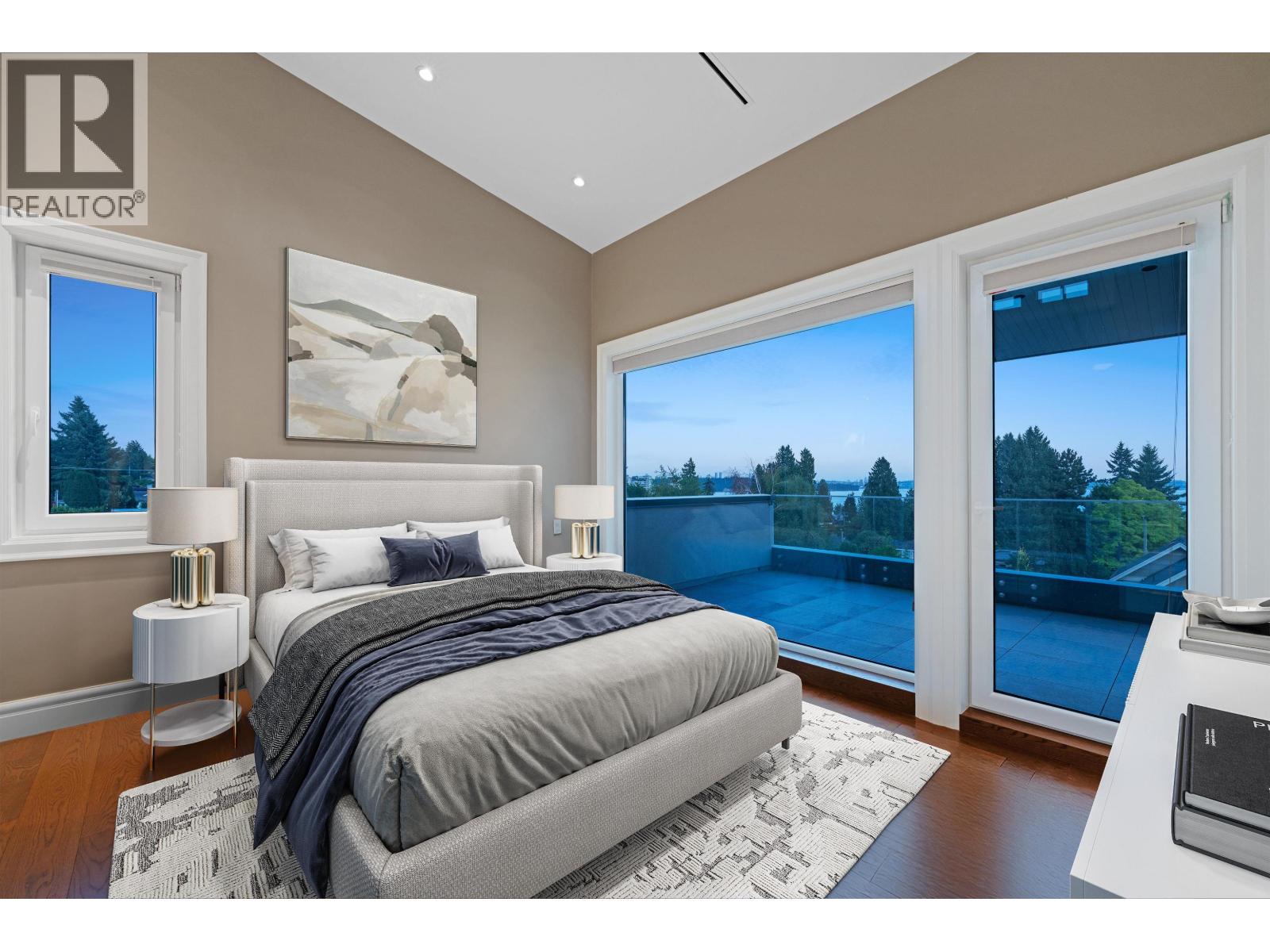 2540 MATHERS AVENUE, West Vancouver