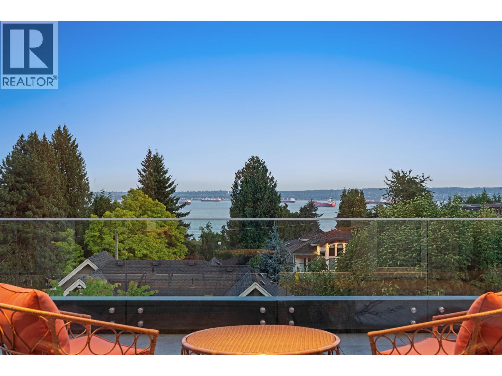 2540 MATHERS AVENUE, West Vancouver