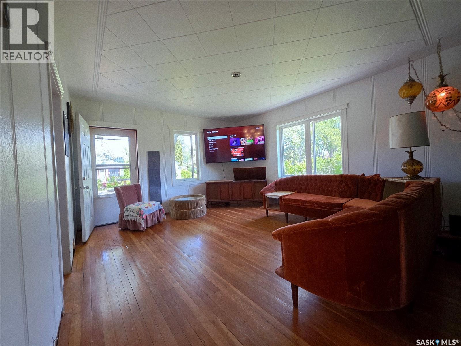230 2ND AVENUE W - 18