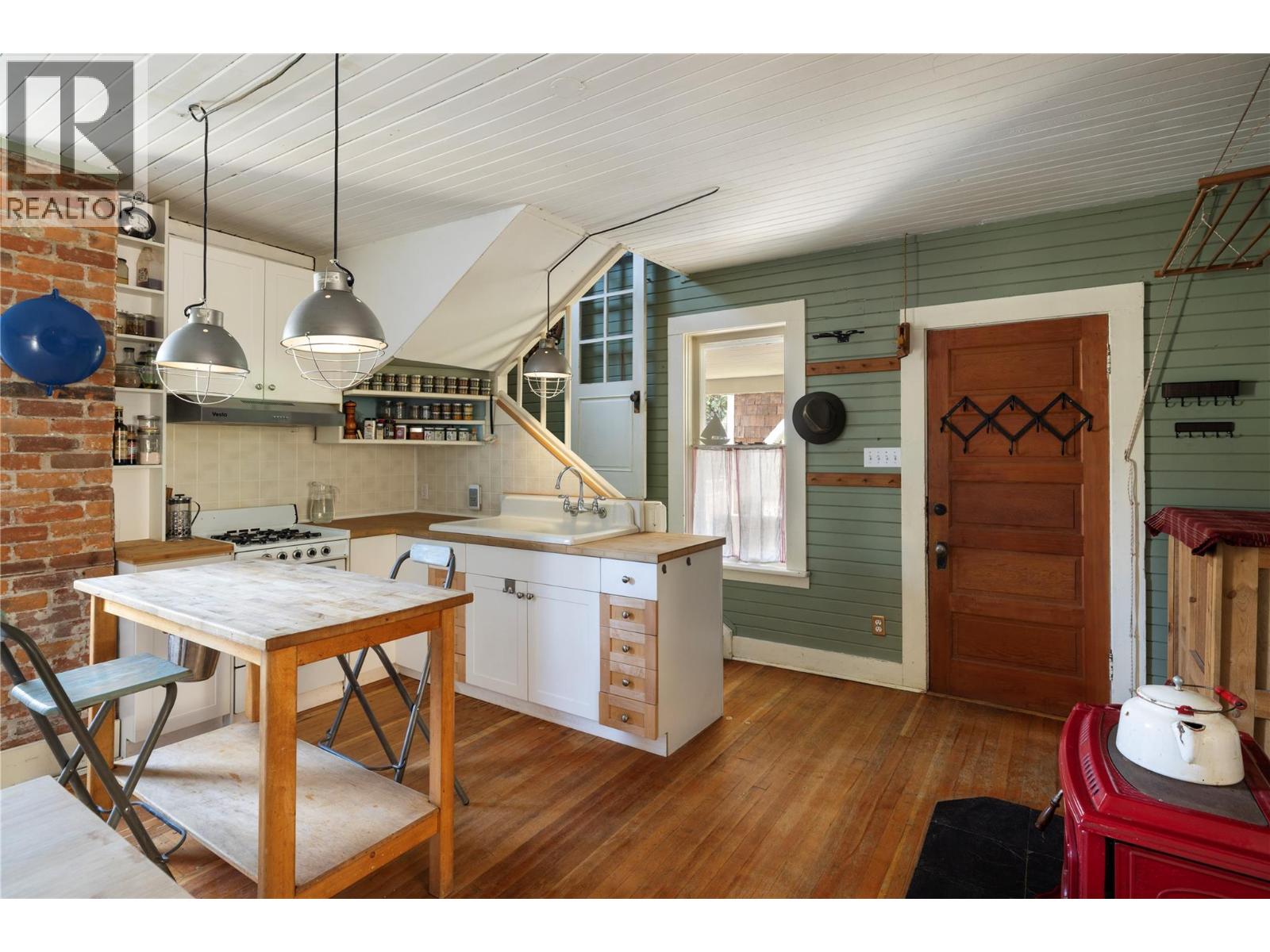 3720 Wood Avenue, Armstrong