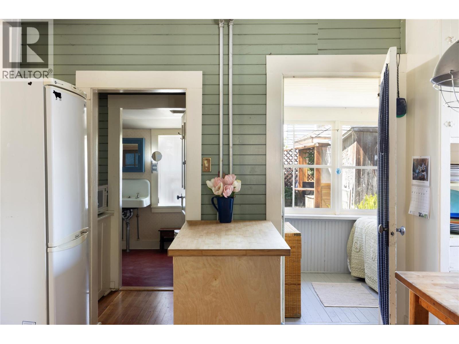 3720 Wood Avenue, Armstrong