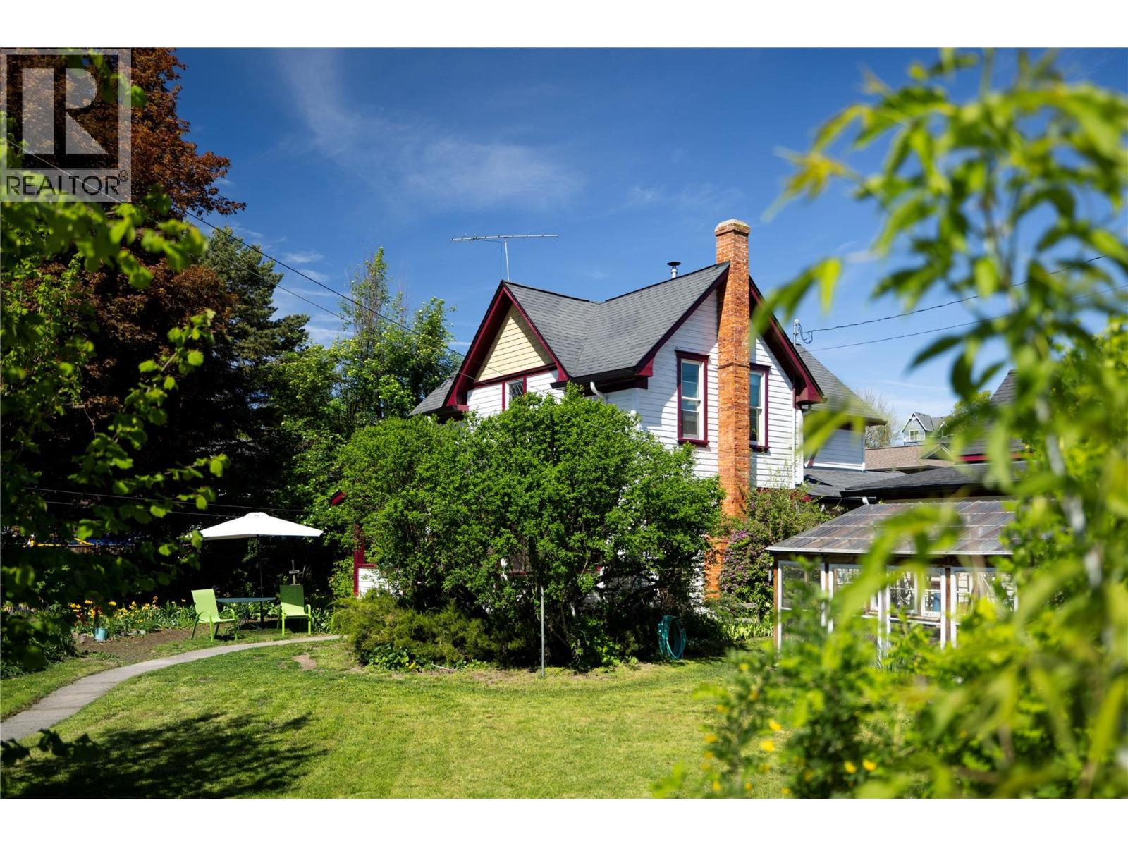 3720 Wood Avenue, Armstrong