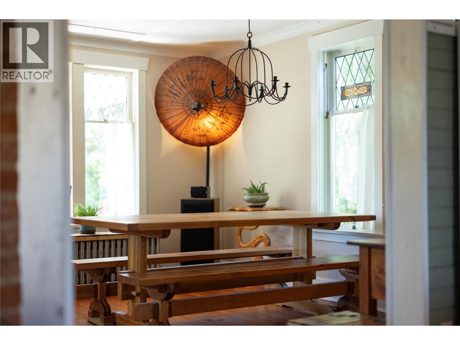 3720 Wood Avenue, Armstrong