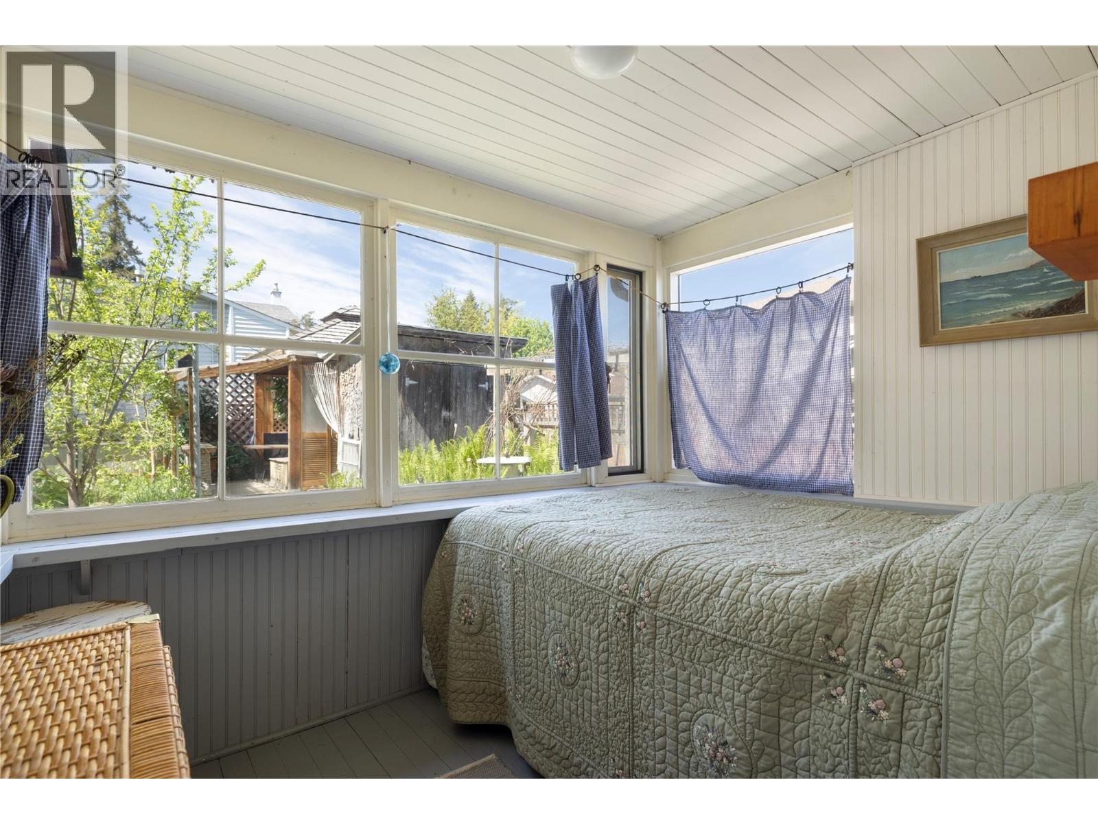 3720 Wood Avenue, Armstrong