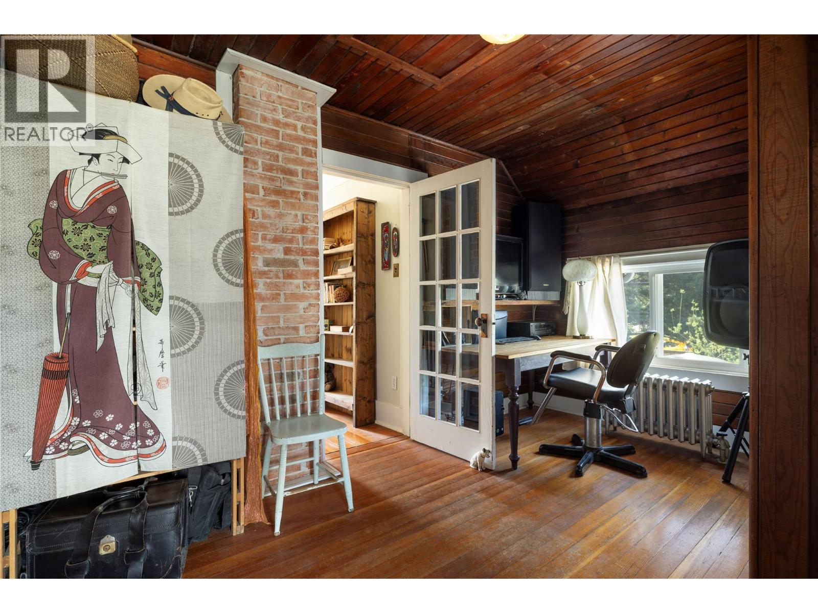 3720 Wood Avenue, Armstrong