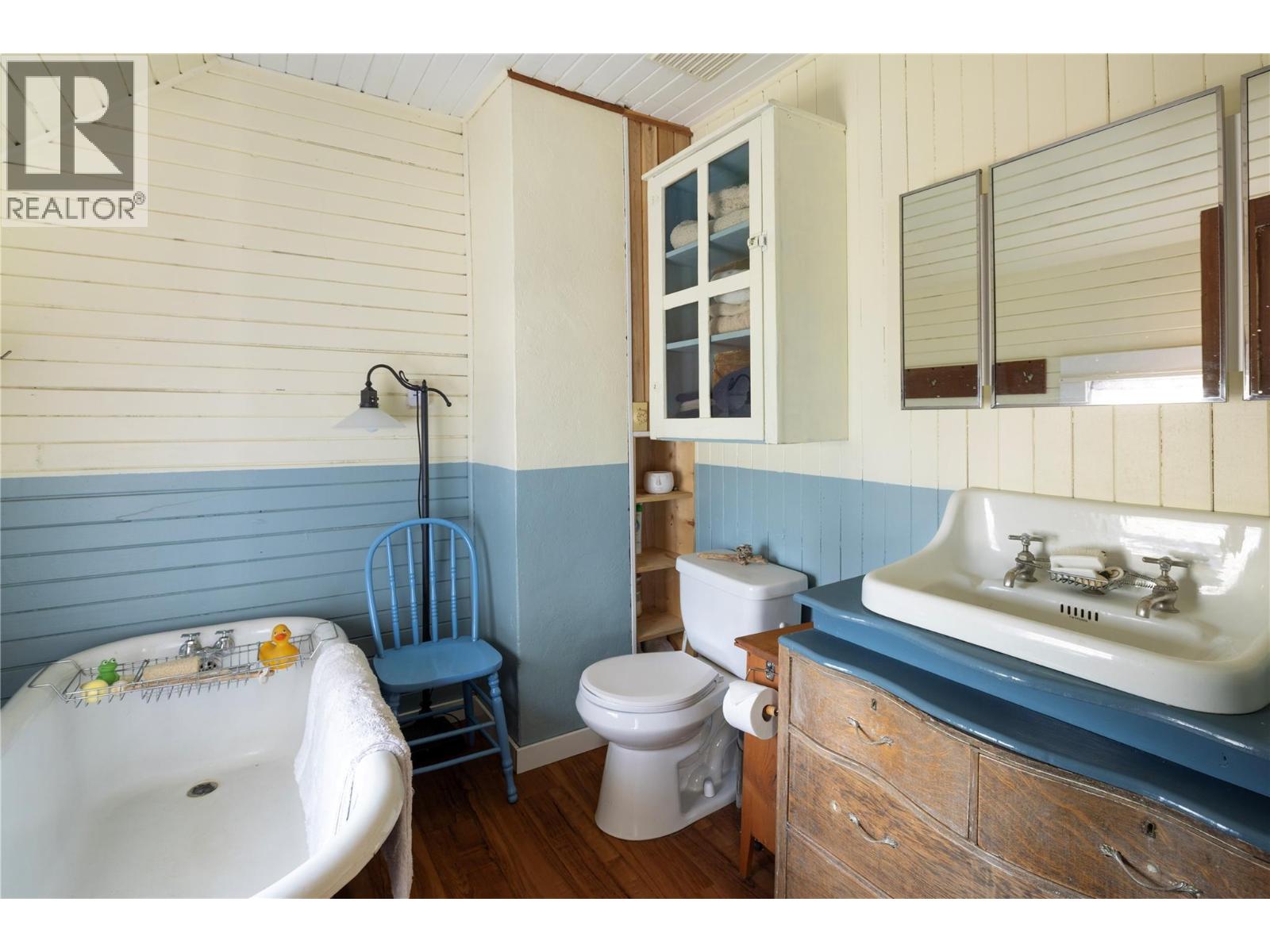 3720 Wood Avenue, Armstrong