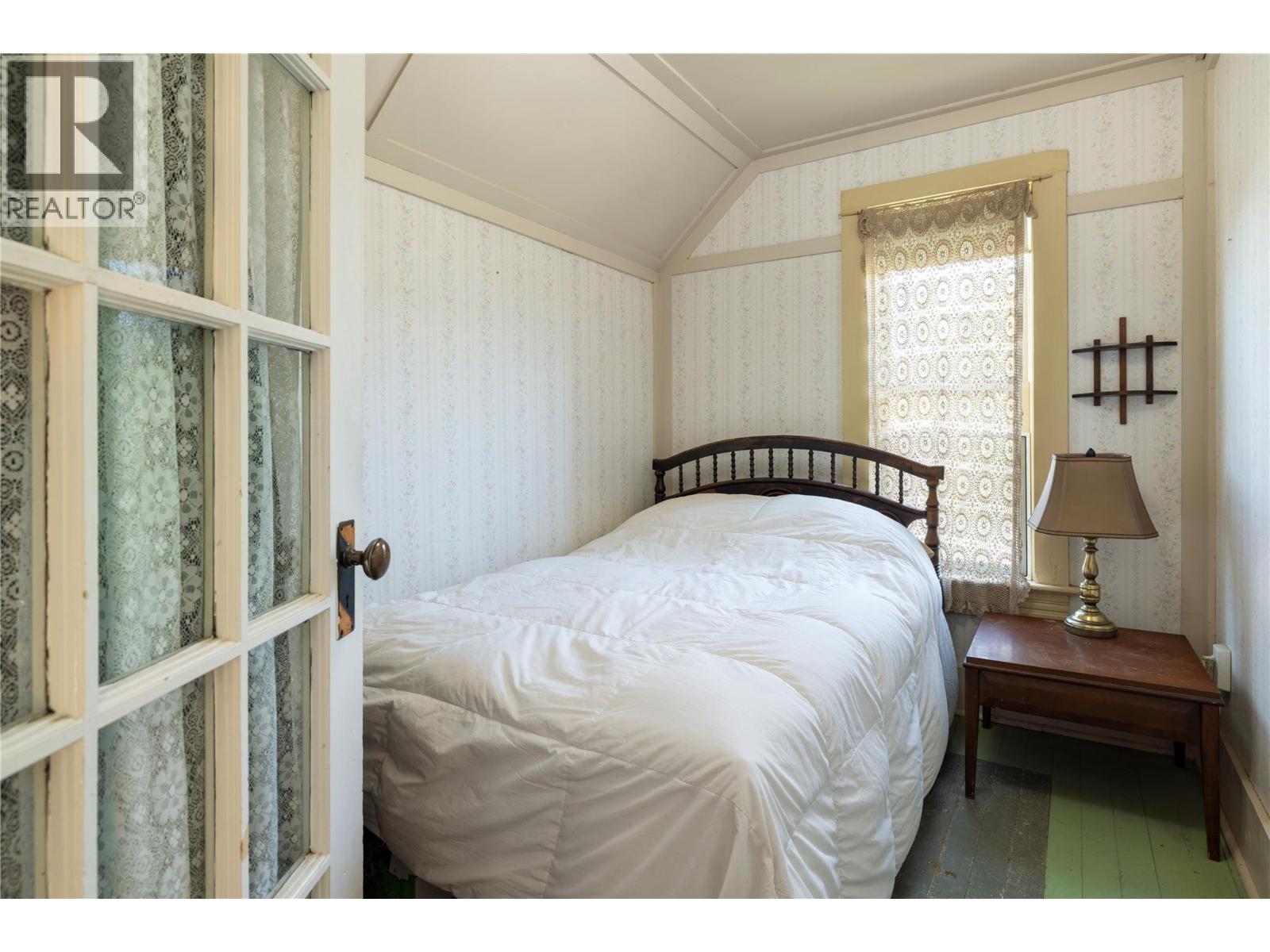 3720 Wood Avenue, Armstrong