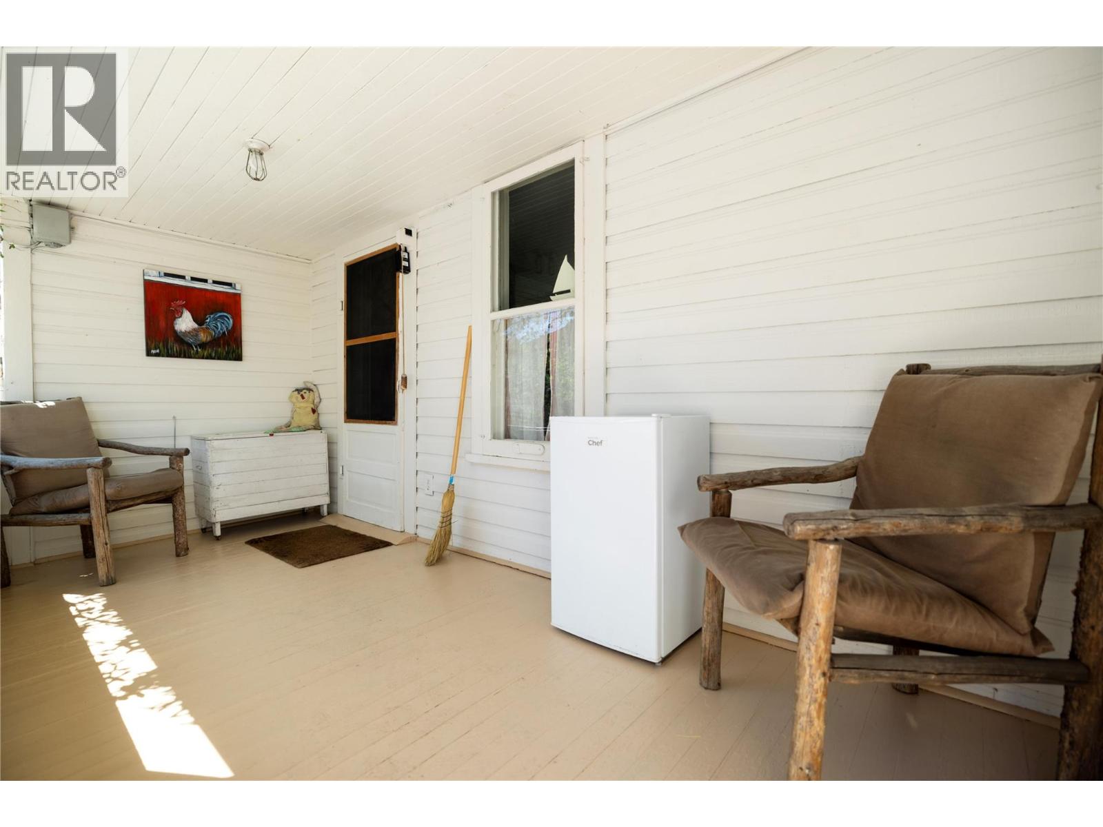 3720 Wood Avenue, Armstrong