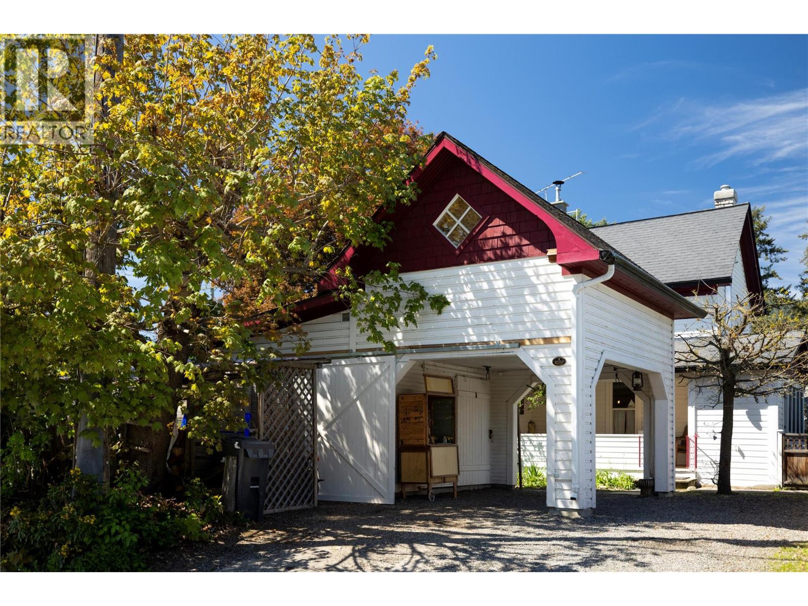 3720 Wood Avenue, Armstrong