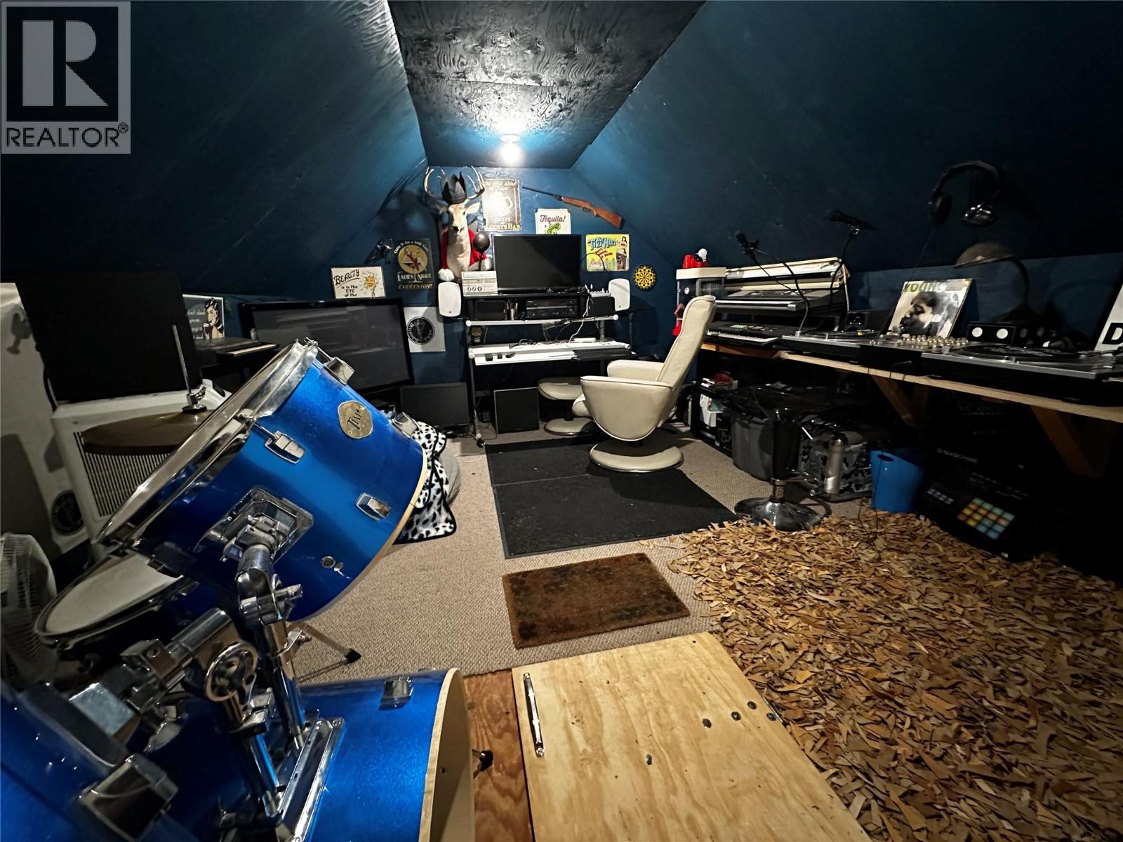 3720 Wood Avenue, Armstrong