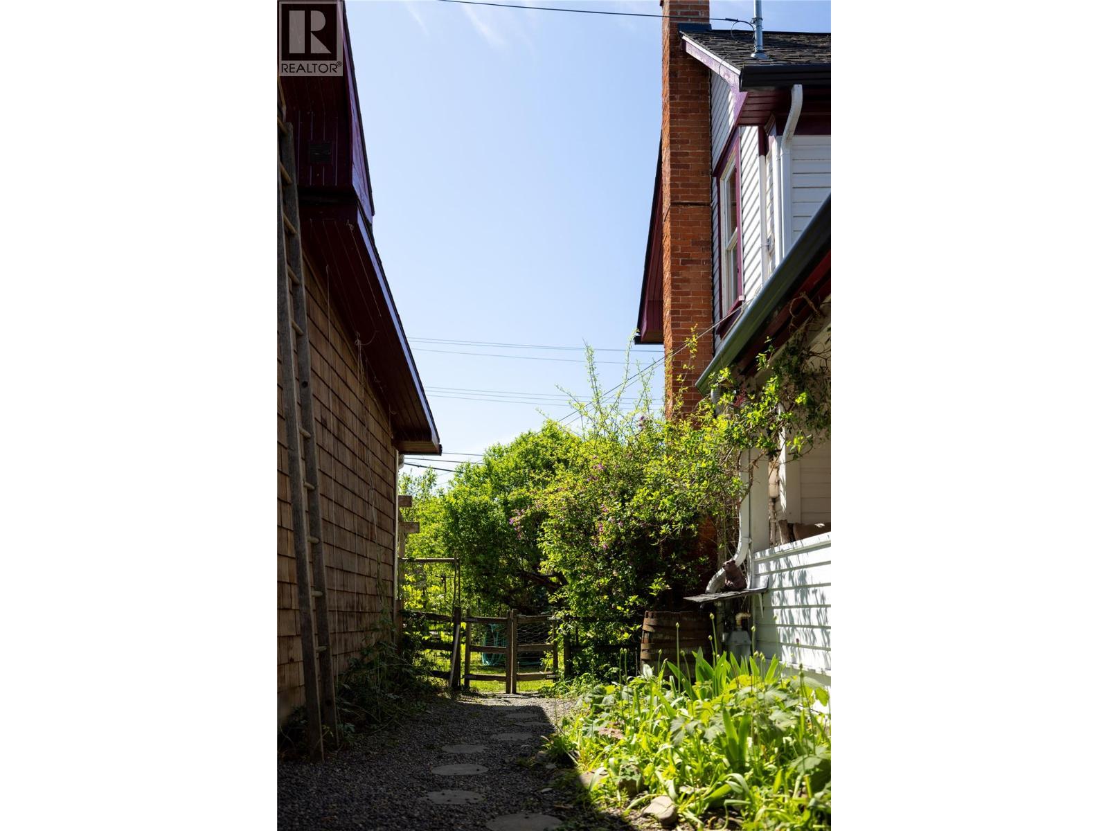 3720 Wood Avenue, Armstrong