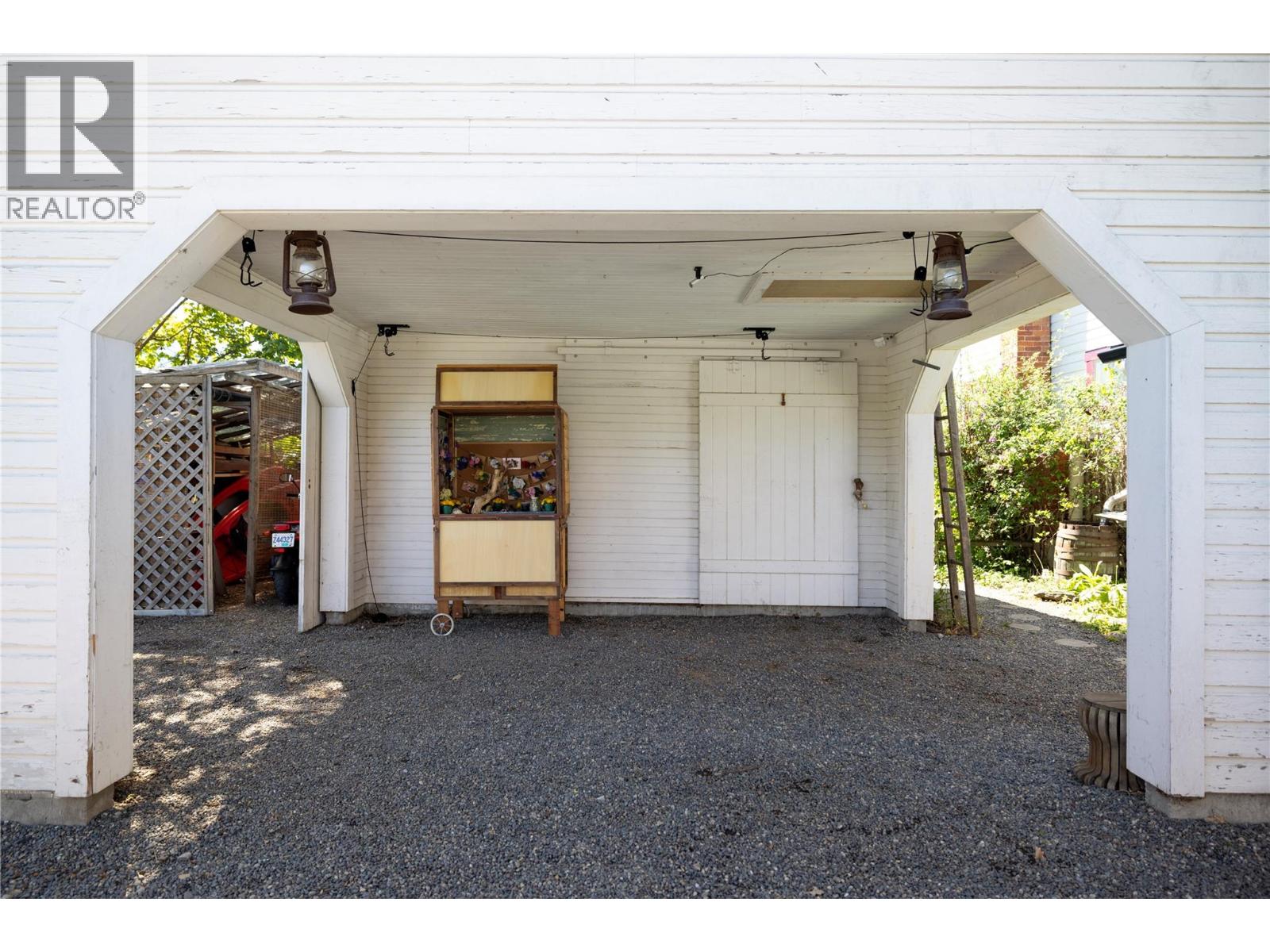 3720 Wood Avenue, Armstrong