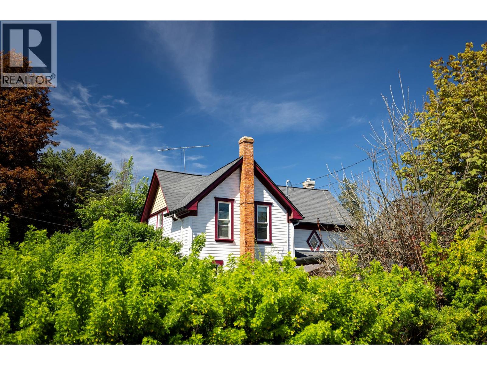 3720 Wood Avenue, Armstrong